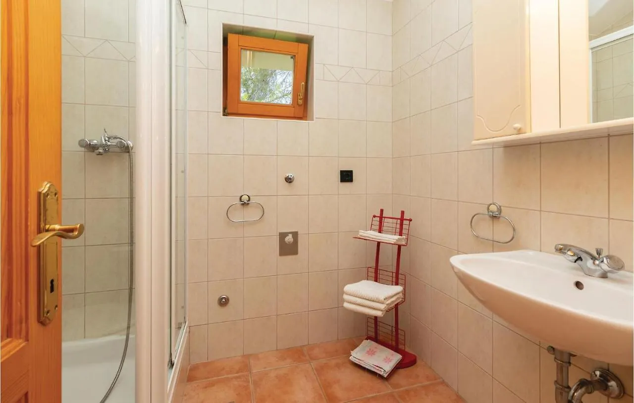 Stunning Home In Preko With Kitchen