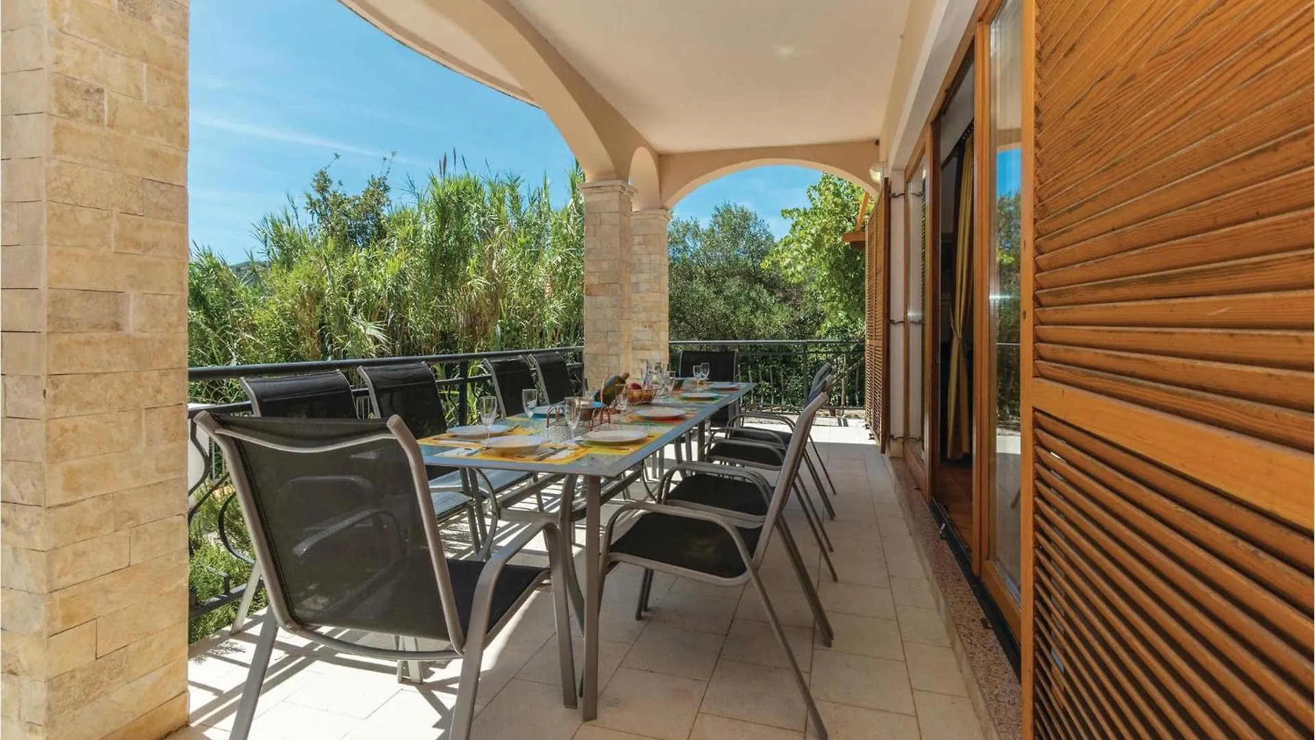 Holiday home Stunning Home In Preko With Kitchen