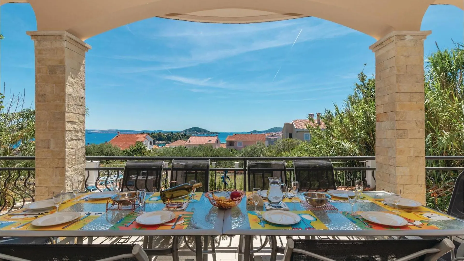 Stunning Home In Preko With Kitchen