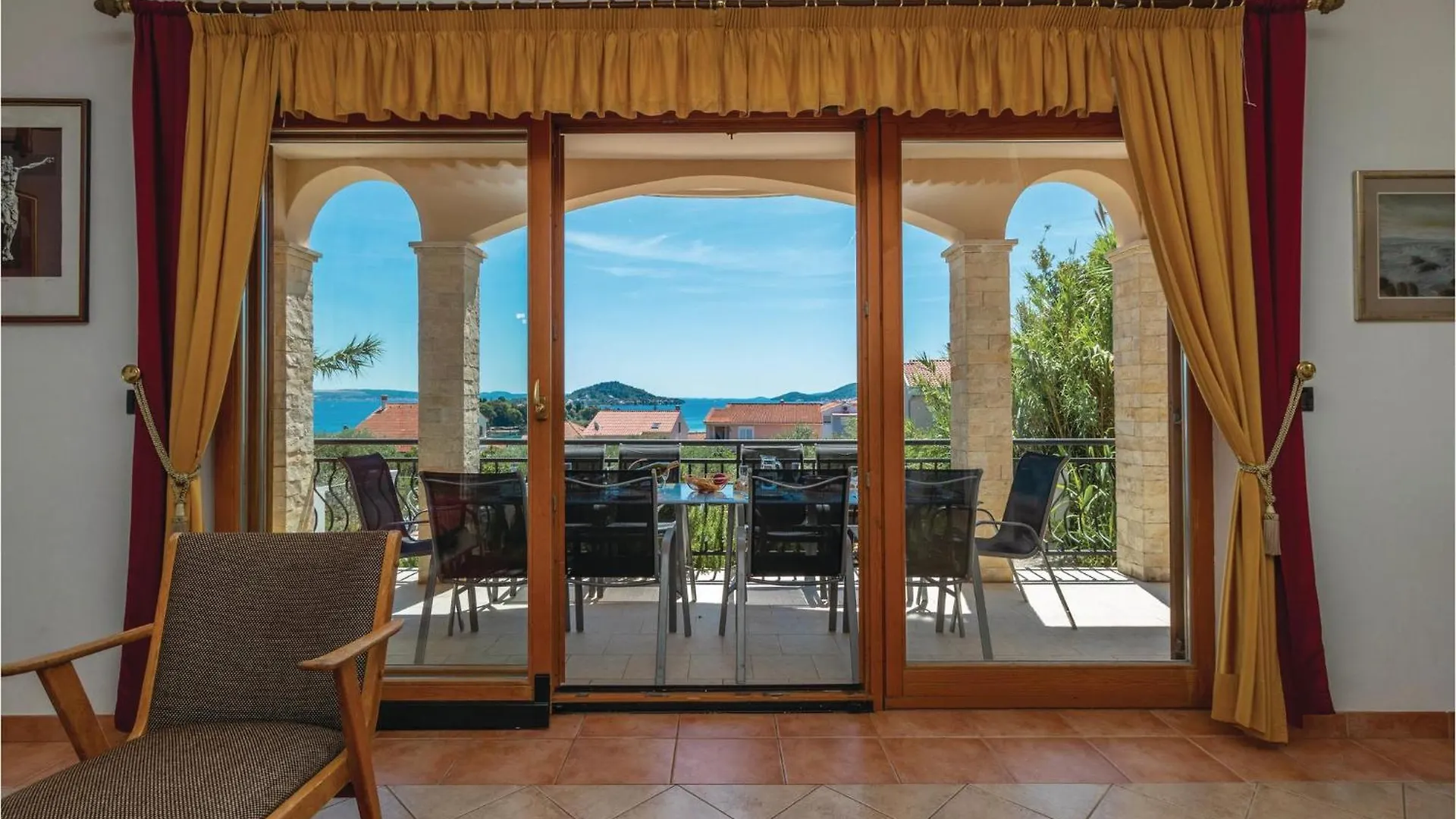 Stunning Home In Preko With Kitchen